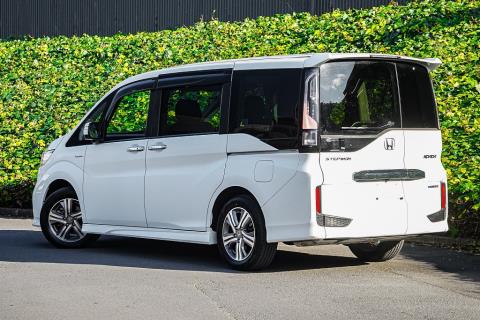 2017 Honda Step Wagon - Thumbnail