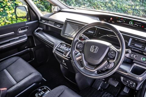 2017 Honda Step Wagon - Thumbnail