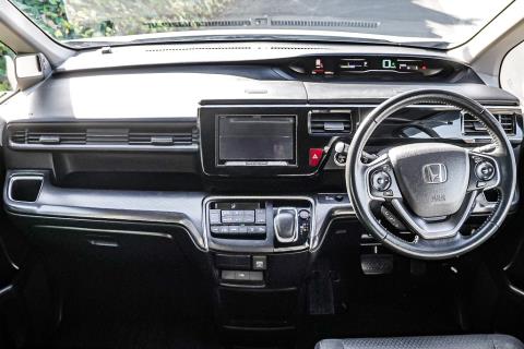 2017 Honda Step Wagon - Thumbnail