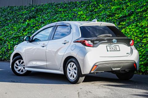 2020 Toyota Yaris Hybrid - Thumbnail