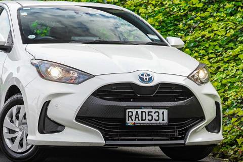 2020 Toyota Yaris Hybrid - Thumbnail