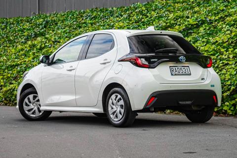 2020 Toyota Yaris Hybrid - Thumbnail