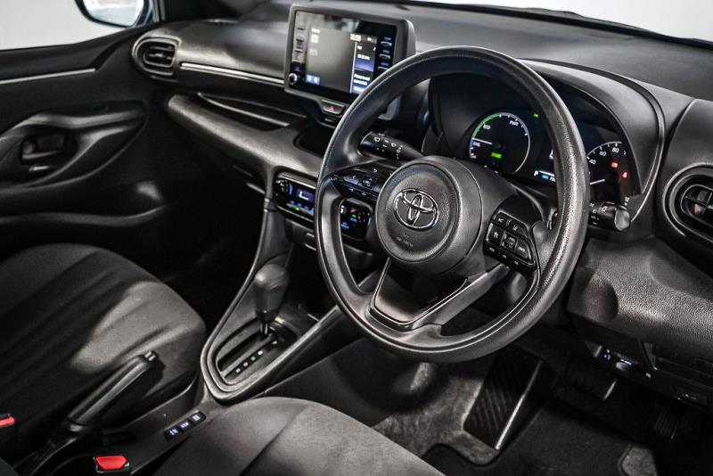 2020 Toyota Yaris Hybrid / Vitz