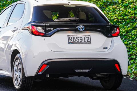 2020 Toyota Yaris Hybrid - Thumbnail