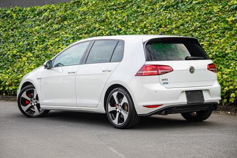2014 Volkswagen Golf GTI Turbo - Thumbnail