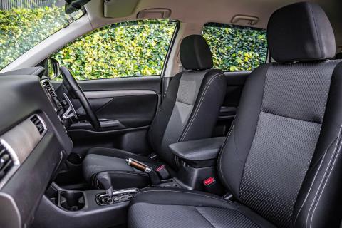 2016 Mitsubishi Outlander 24G 4WD - Thumbnail