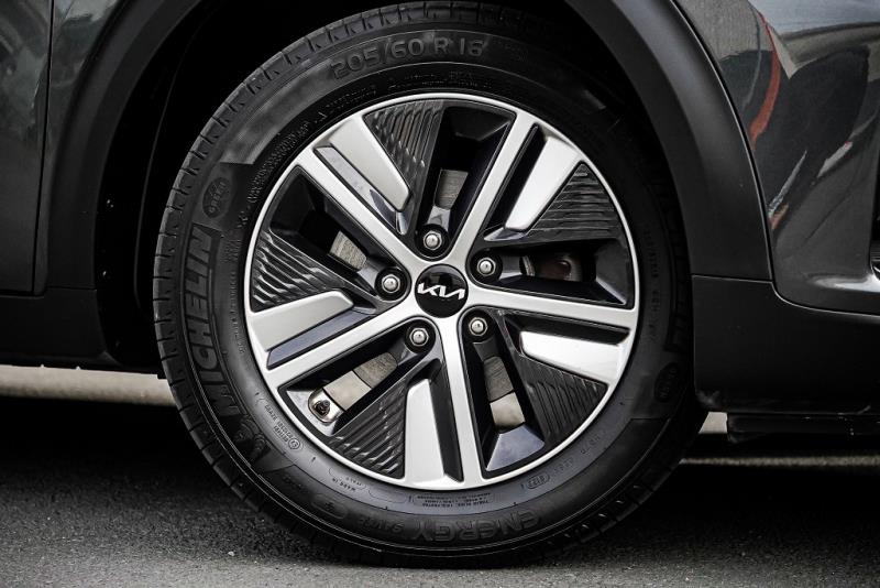 2022 Kia Niro LX Hybrid