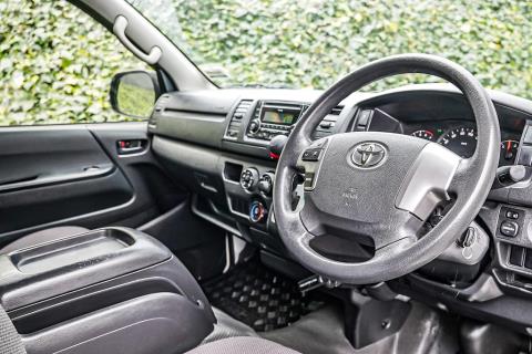 2017 Toyota Hiace ZL 5 Door - Thumbnail