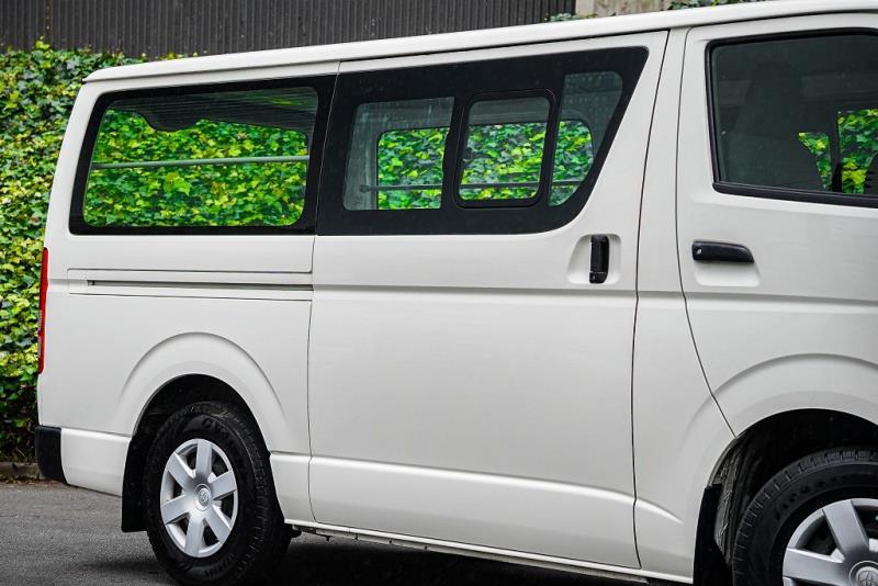 2017 Toyota Hiace ZL 5 Door
