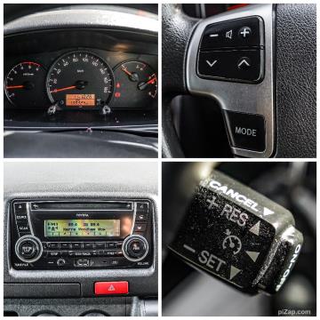 2014 Toyota Hiace ZL 5 Door - Thumbnail
