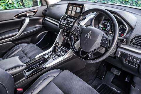 2022 Mitsubishi Eclipse Cross XLS PHEV - Thumbnail