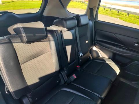 2013 Mitsubishi Outlander PHEV 4WD - Thumbnail