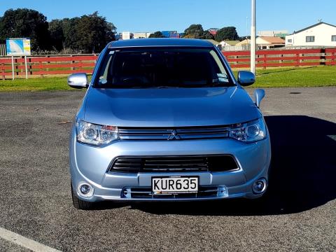 2013 Mitsubishi Outlander PHEV 4WD - Thumbnail
