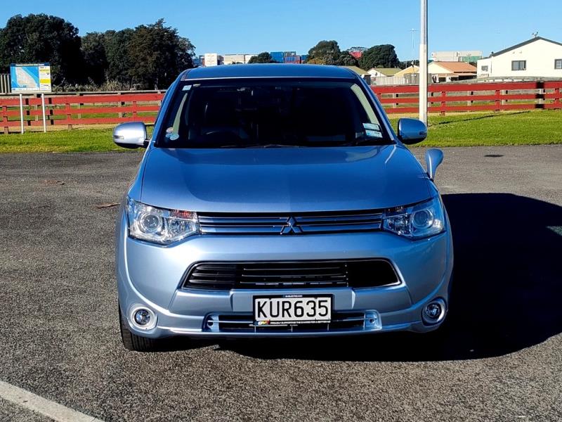 2013 Mitsubishi Outlander PHEV 4WD