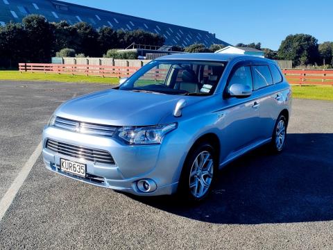 2013 Mitsubishi Outlander PHEV 4WD - Thumbnail