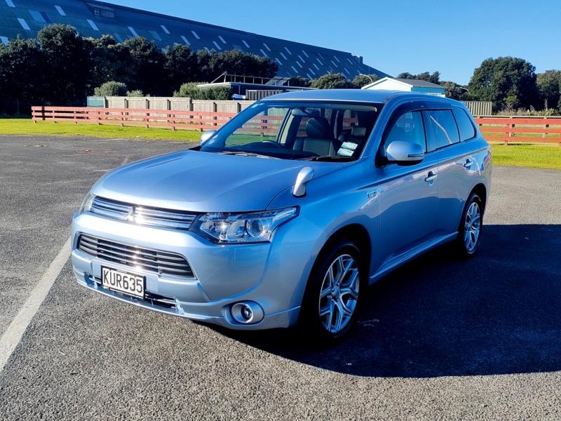 2013 Mitsubishi Outlander PHEV 4WD