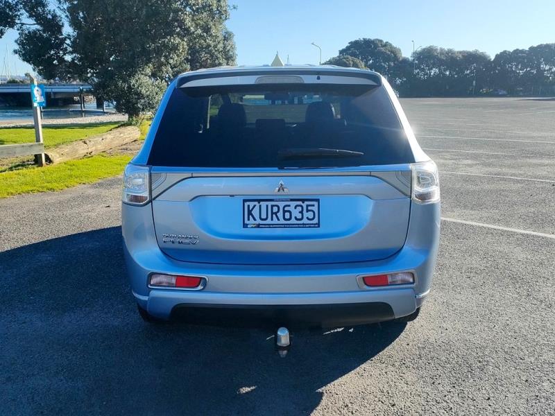2013 Mitsubishi Outlander PHEV 4WD