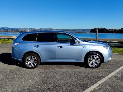 2013 Mitsubishi Outlander PHEV 4WD - Thumbnail