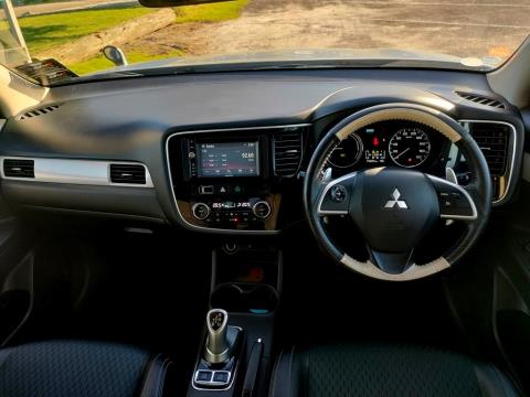 2013 Mitsubishi Outlander PHEV 4WD - Thumbnail