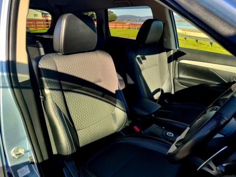 2013 Mitsubishi Outlander PHEV 4WD - Thumbnail