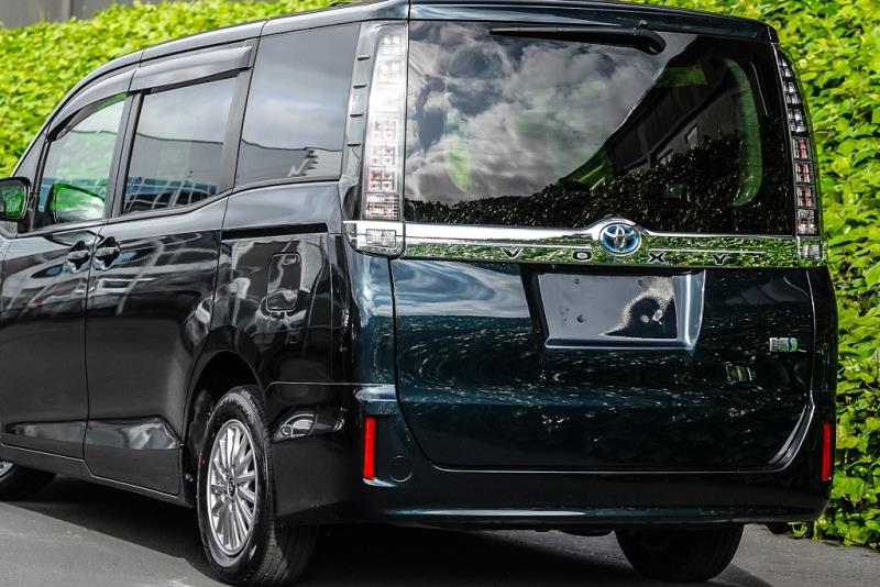 2017 Toyota Voxy Hybrid / Noah