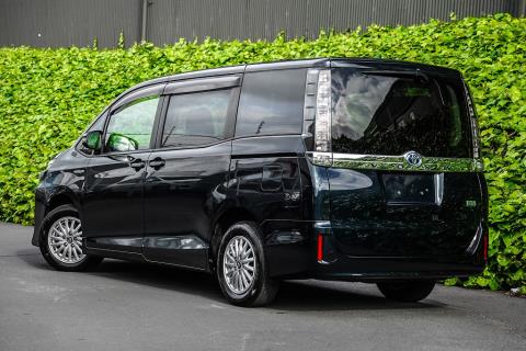2017 Toyota Voxy Hybrid / Noah - Thumbnail