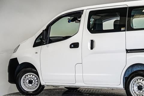 2020 Nissan NV200 6 Seater - Thumbnail