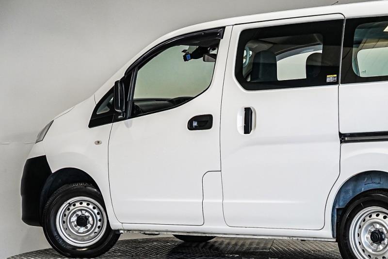 2020 Nissan NV200 6 Seater