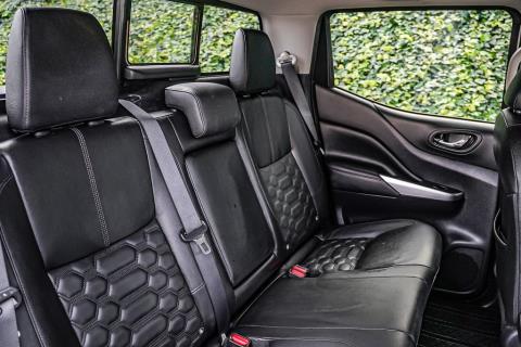 2021 Nissan Navara ST-X 2.3D - Thumbnail