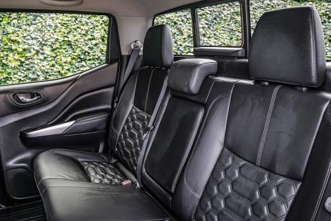 2021 Nissan Navara ST-X 2.3D - Thumbnail