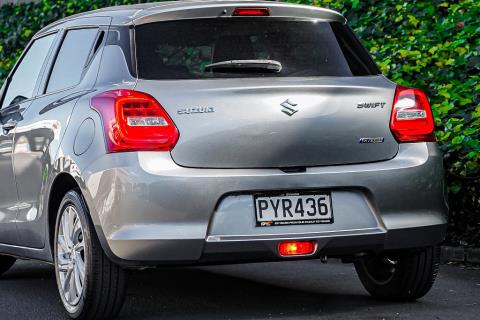 2023 Suzuki Swift GLX Hybrid - Thumbnail