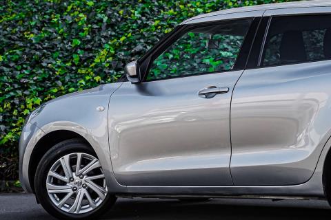 2023 Suzuki Swift GLX Hybrid - Thumbnail