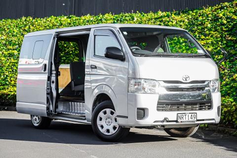 2019 Toyota Hiace ZL 5 Door - Thumbnail