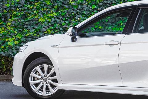 2019 Toyota Camry Hybrid - Thumbnail