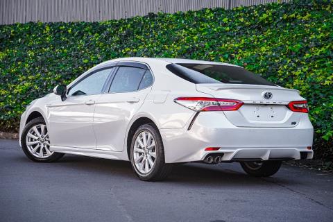 2019 Toyota Camry Hybrid - Thumbnail
