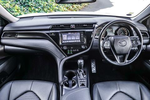 2019 Toyota Camry Hybrid - Thumbnail