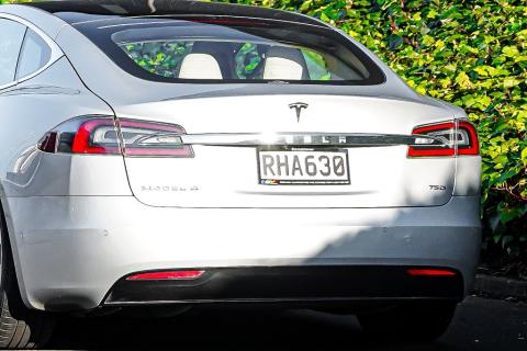 2018 Tesla Model S 75D AWD - Thumbnail
