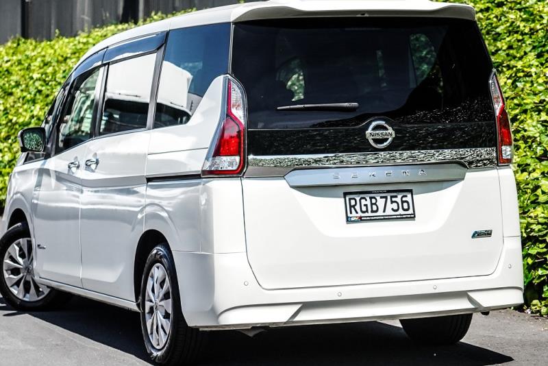 2018 Nissan Serena Hybrid 8 Seat