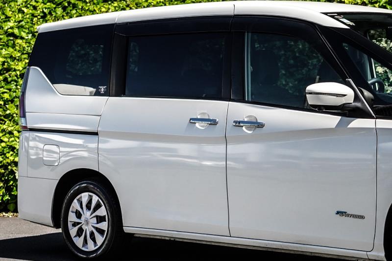 2018 Nissan Serena Hybrid 8 Seat