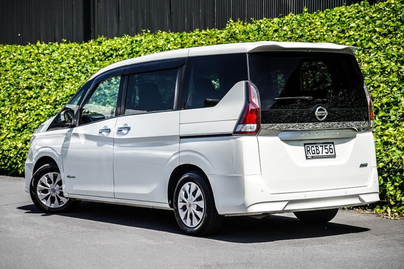 2018 Nissan Serena Hybrid 8 Seat