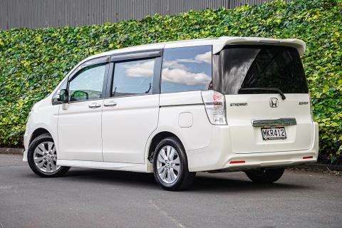 2011 Honda Step Wagon - Thumbnail