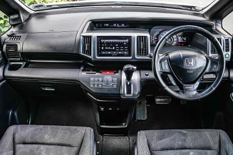 2011 Honda Step Wagon - Thumbnail