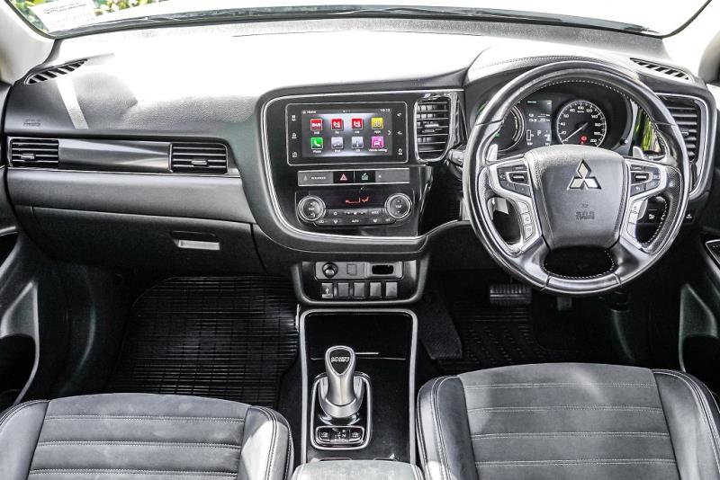 2019 Mitsubishi Outlander PHEV XLS