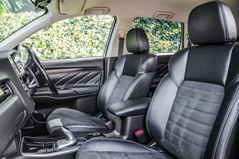 2019 Mitsubishi Outlander PHEV XLS - Thumbnail