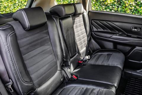 2019 Mitsubishi Outlander PHEV XLS - Thumbnail