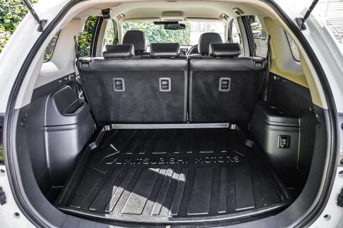 2019 Mitsubishi Outlander PHEV XLS - Thumbnail