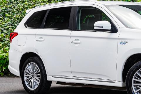 2019 Mitsubishi Outlander PHEV XLS - Thumbnail