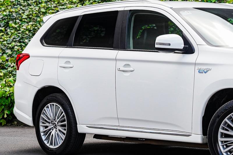 2019 Mitsubishi Outlander PHEV XLS