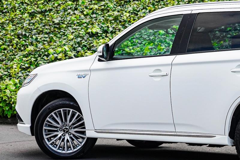 2019 Mitsubishi Outlander PHEV XLS