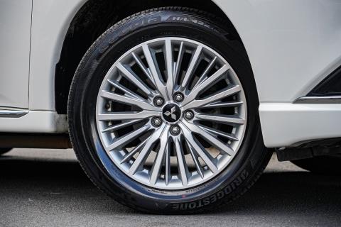 2019 Mitsubishi Outlander PHEV XLS - Thumbnail